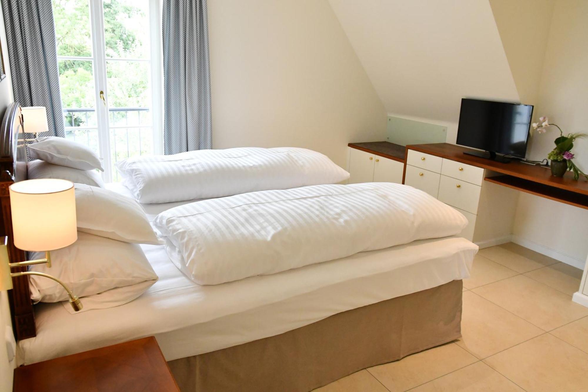 Romantik Hotel Zehntkeller Ипхофен Екстериор снимка