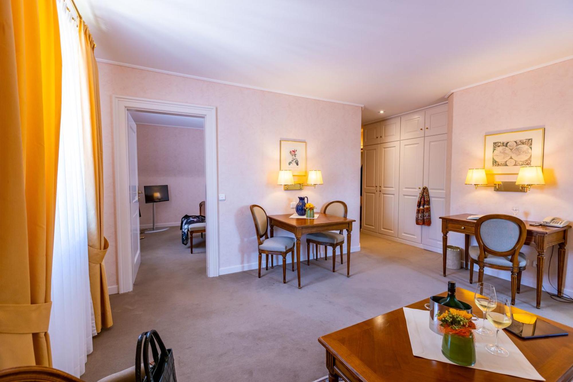Romantik Hotel Zehntkeller Ипхофен Екстериор снимка