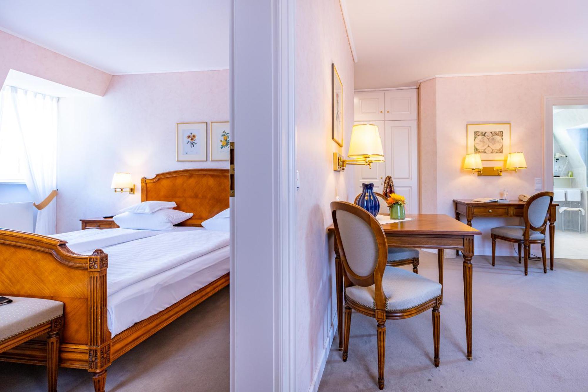 Romantik Hotel Zehntkeller Ипхофен Екстериор снимка