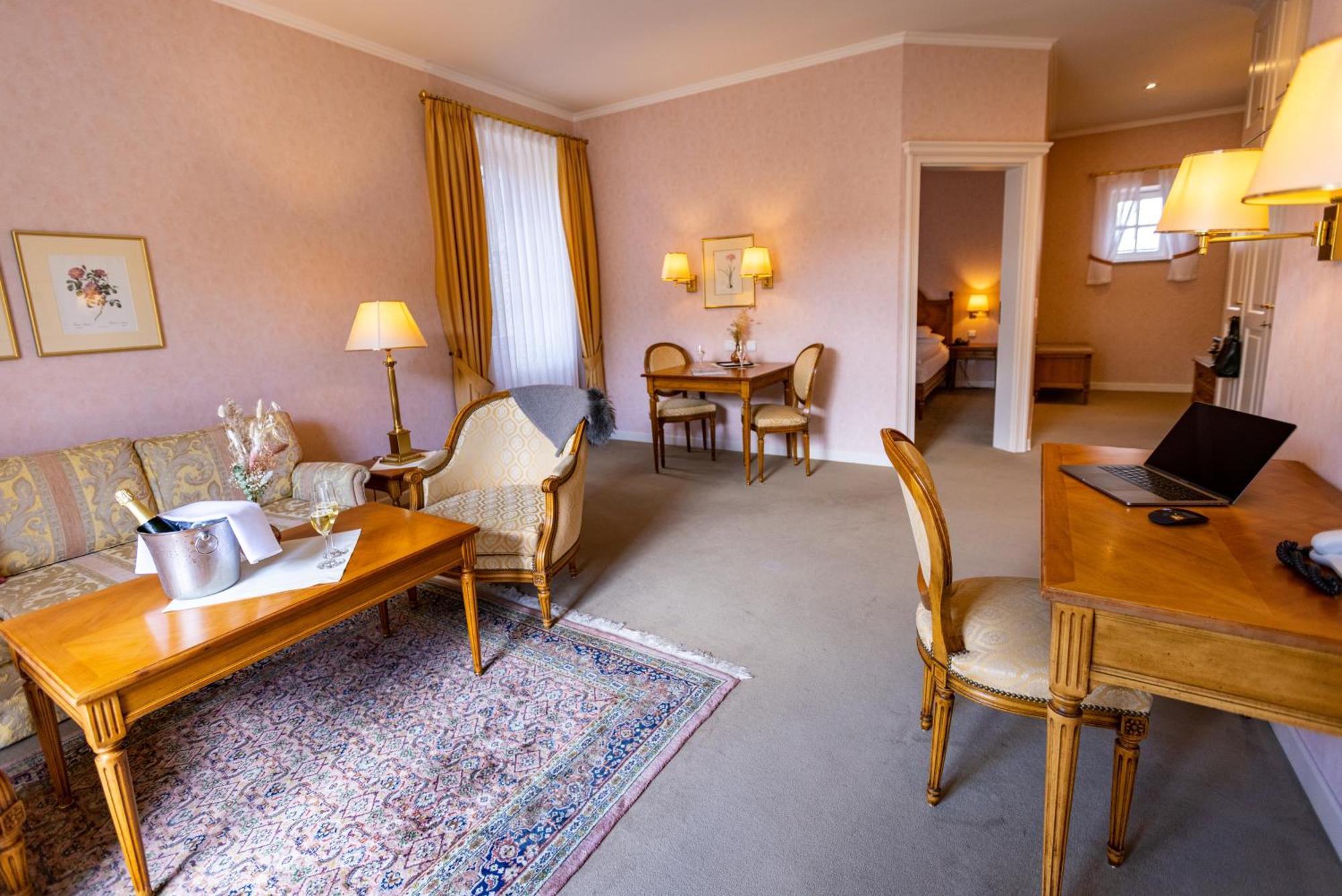 Romantik Hotel Zehntkeller Ипхофен Екстериор снимка