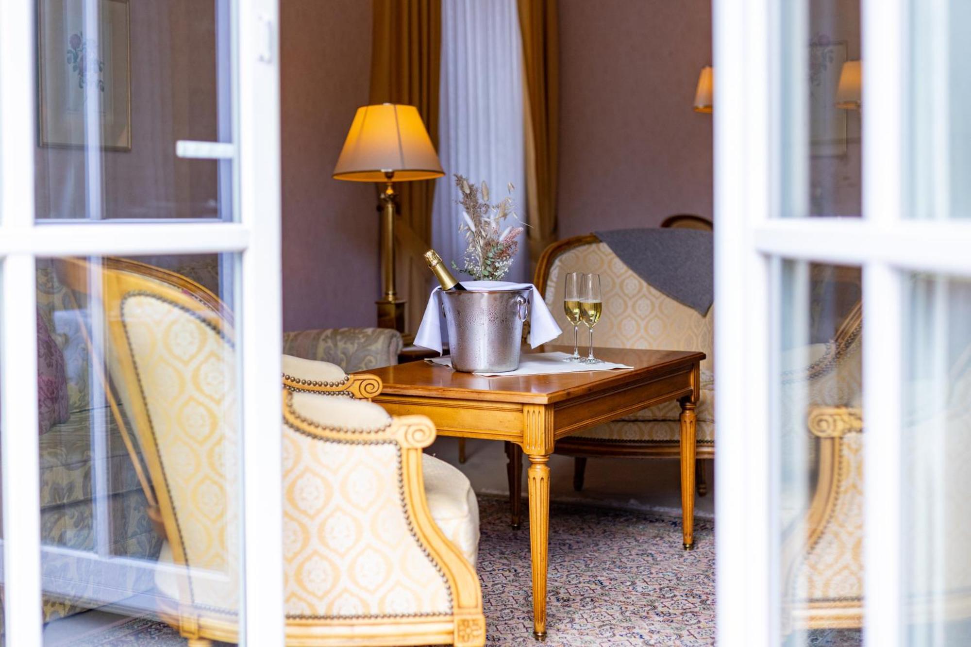 Romantik Hotel Zehntkeller Ипхофен Екстериор снимка