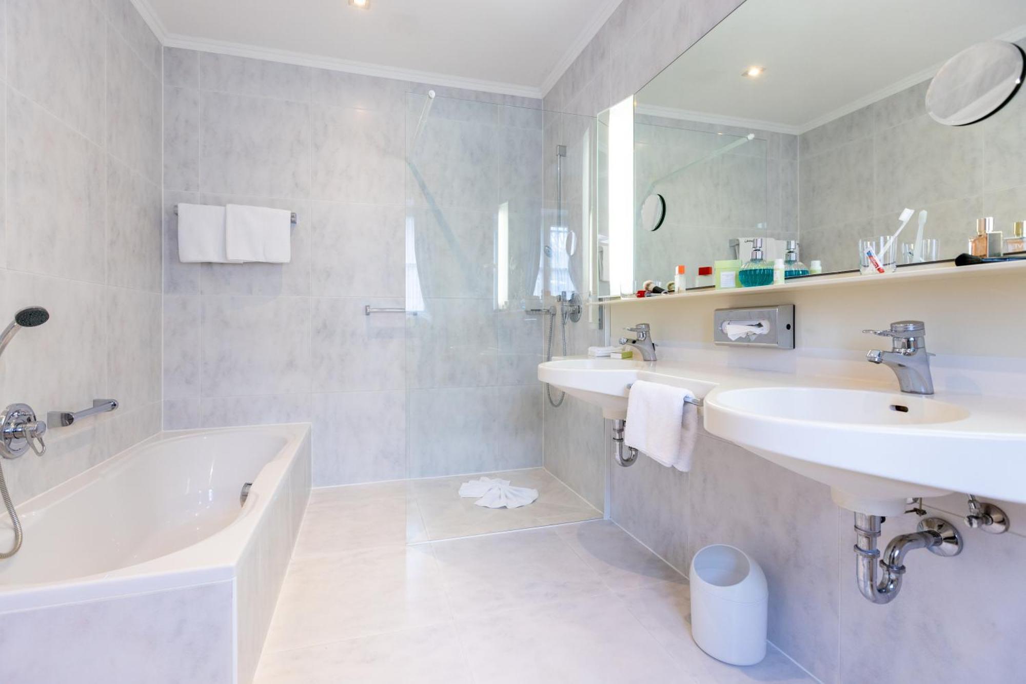 Romantik Hotel Zehntkeller Ипхофен Екстериор снимка
