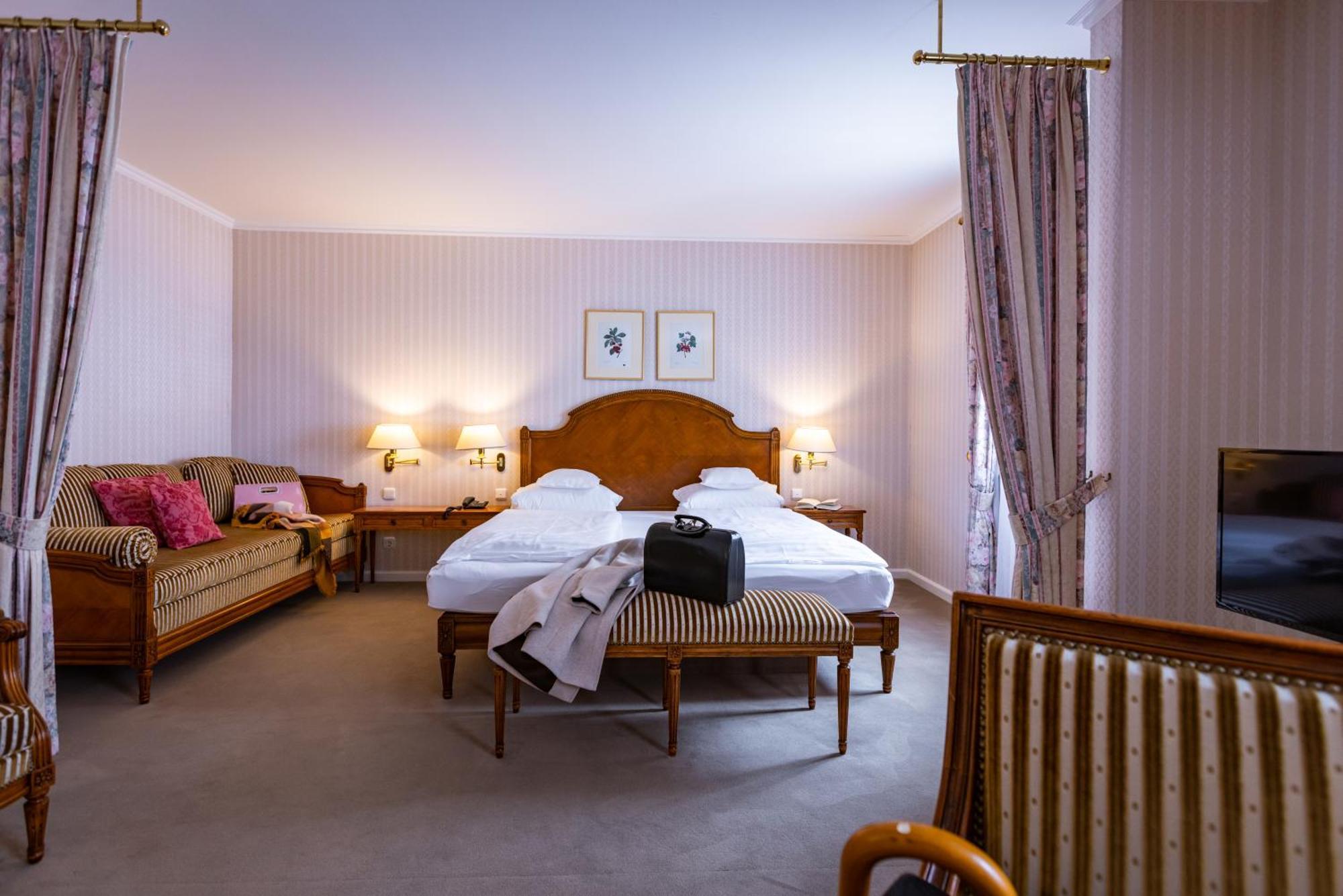 Romantik Hotel Zehntkeller Ипхофен Екстериор снимка