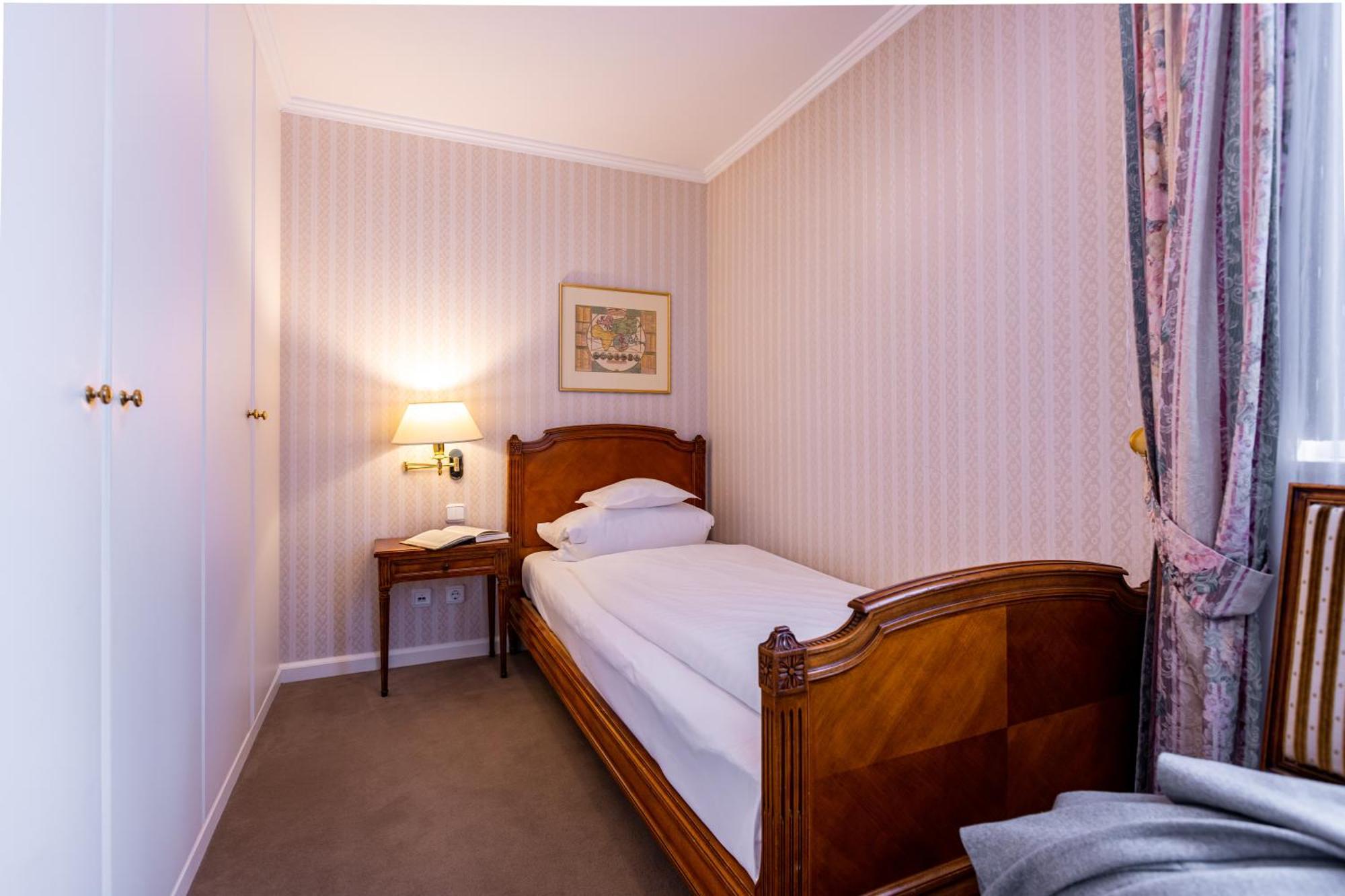 Romantik Hotel Zehntkeller Ипхофен Екстериор снимка