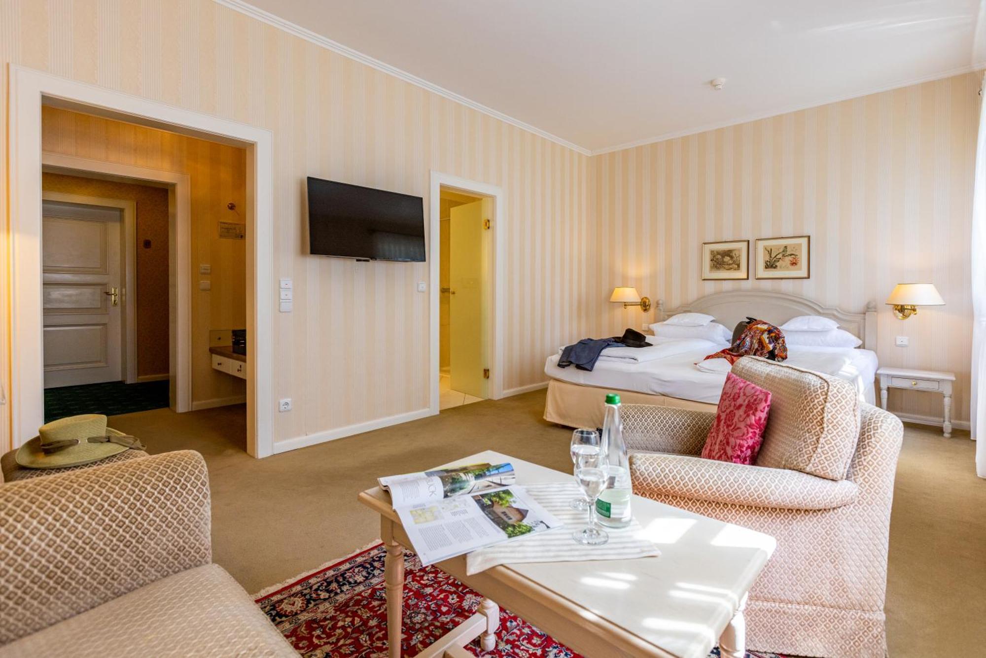 Romantik Hotel Zehntkeller Ипхофен Екстериор снимка