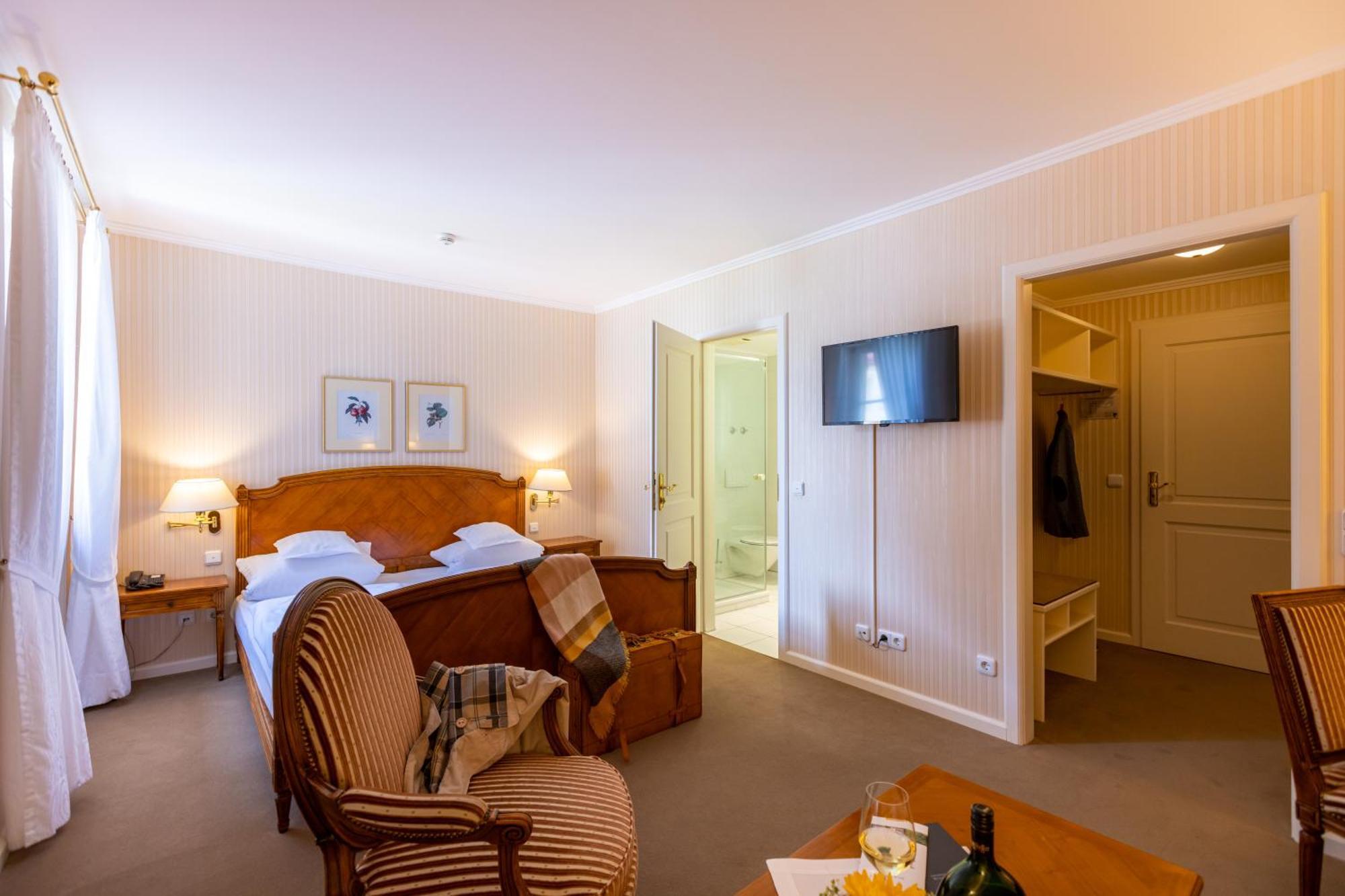 Romantik Hotel Zehntkeller Ипхофен Екстериор снимка