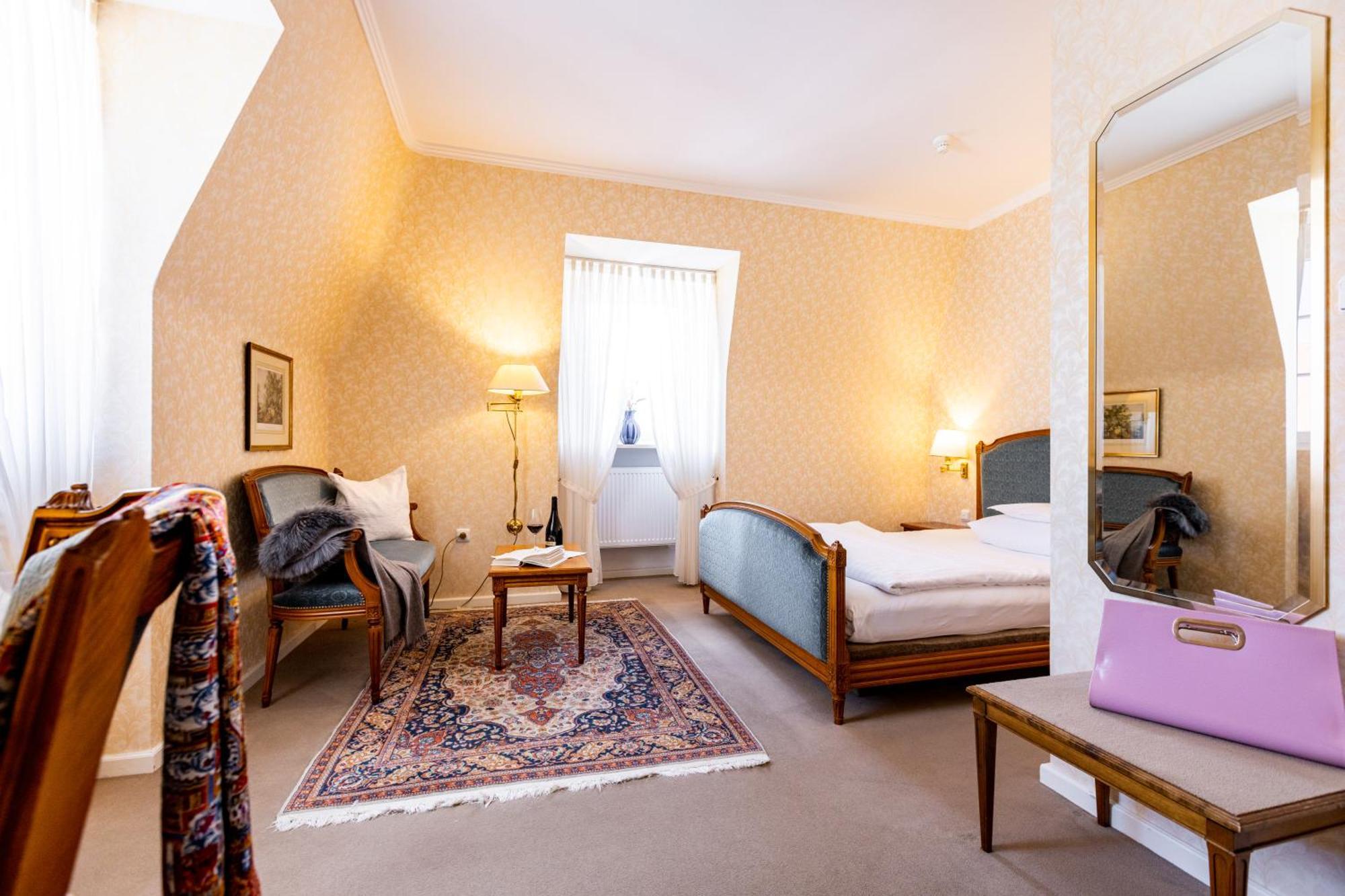 Romantik Hotel Zehntkeller Ипхофен Екстериор снимка