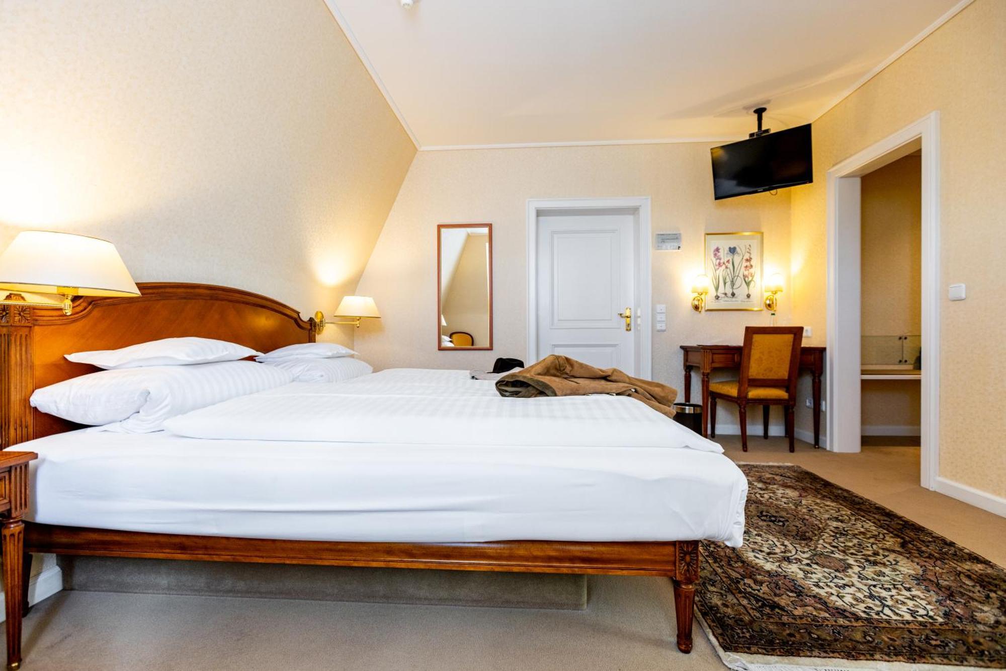 Romantik Hotel Zehntkeller Ипхофен Екстериор снимка