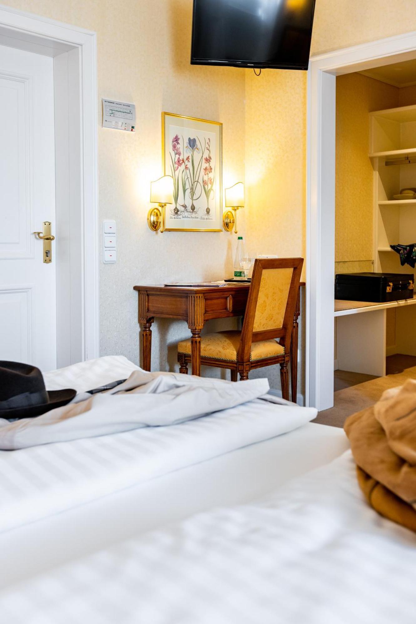 Romantik Hotel Zehntkeller Ипхофен Екстериор снимка