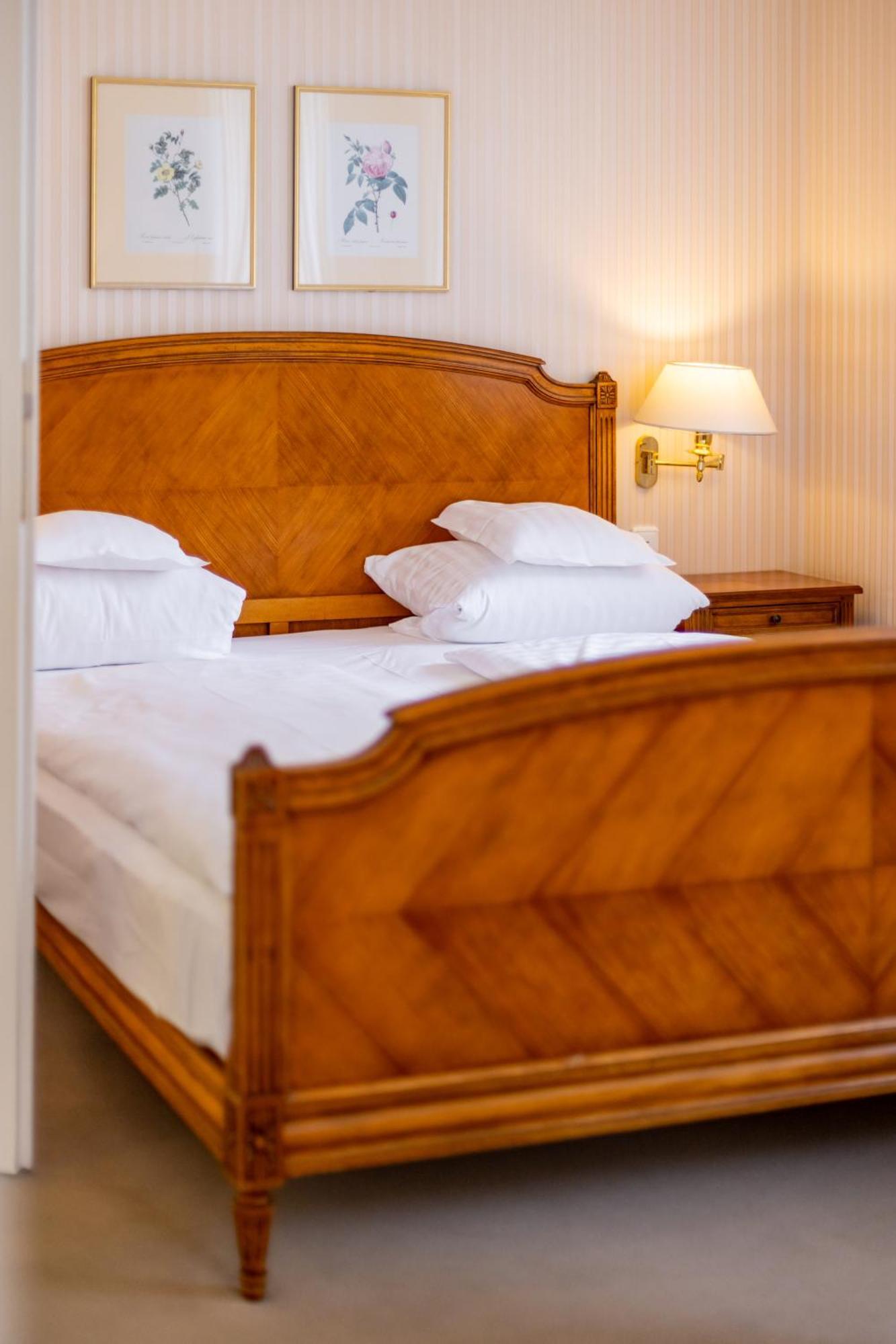 Romantik Hotel Zehntkeller Ипхофен Екстериор снимка