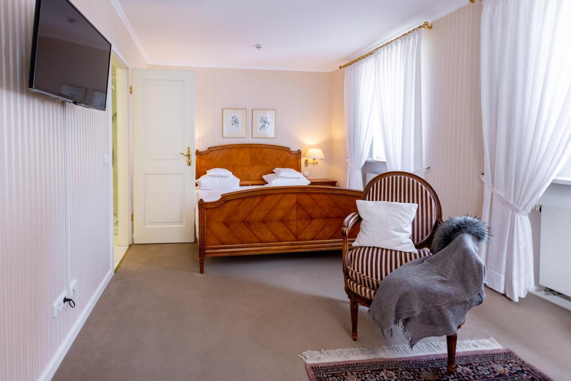 Romantik Hotel Zehntkeller Ипхофен Екстериор снимка