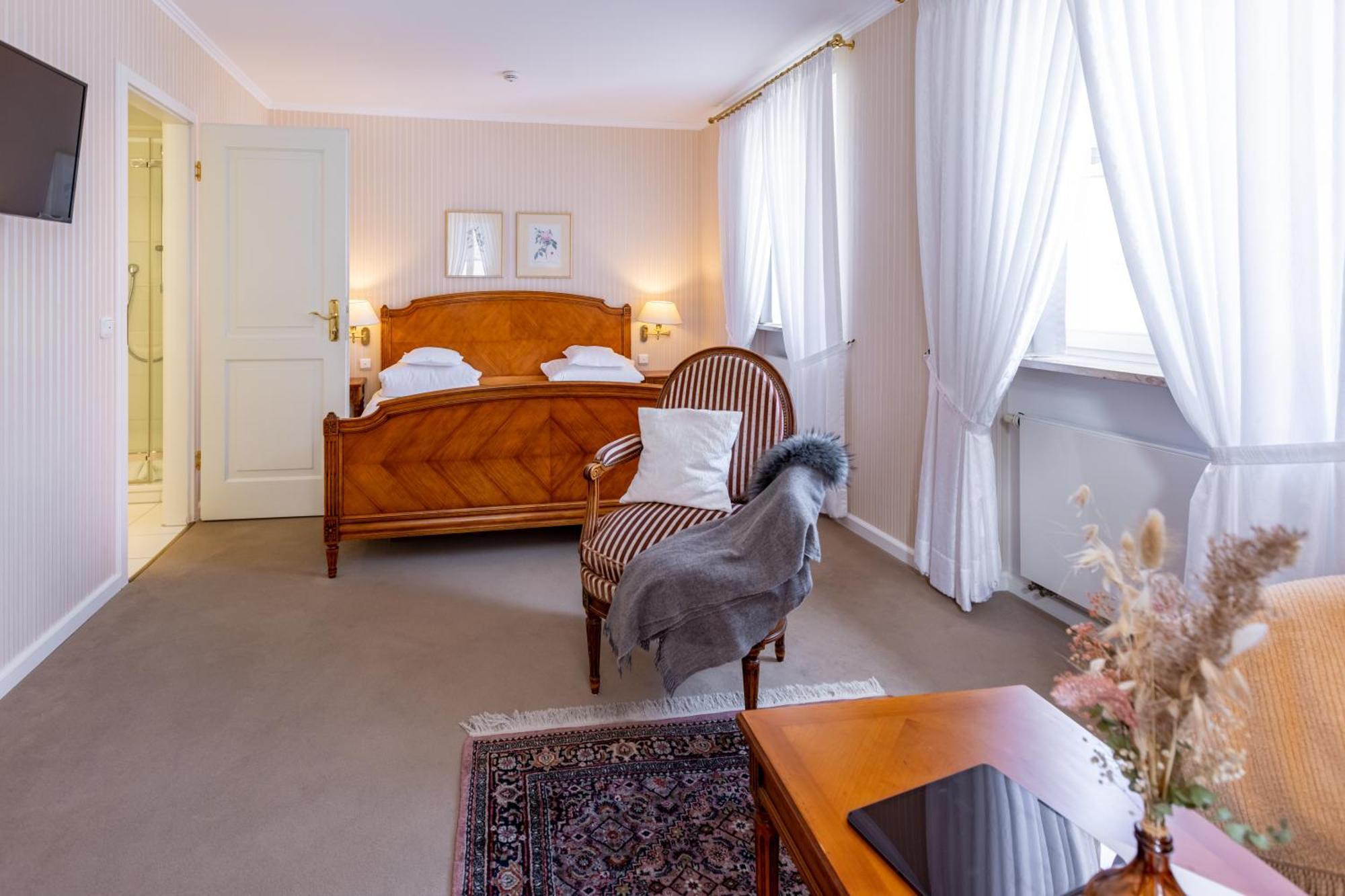 Romantik Hotel Zehntkeller Ипхофен Екстериор снимка
