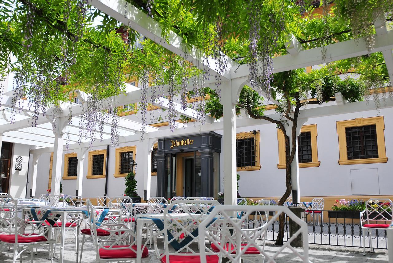 Romantik Hotel Zehntkeller Ипхофен Екстериор снимка